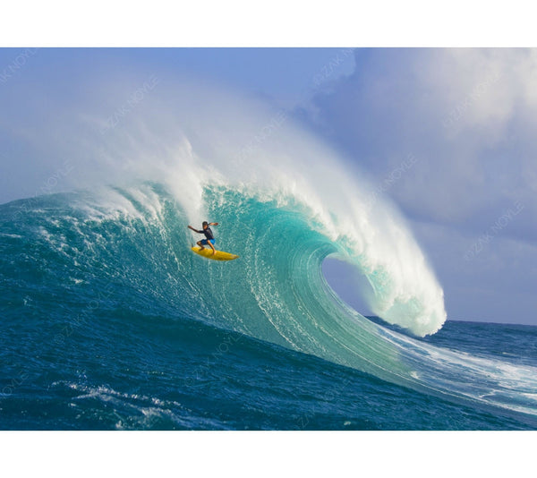 Picture of a surfer at Jaws surf break on Maui