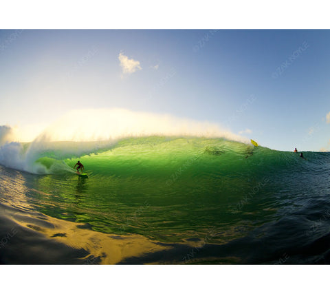 Hawaii Surf Photo of Pipeline by Zak Noyle