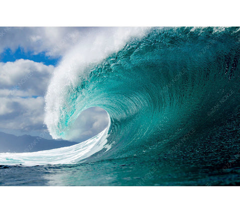 Winter Swell on the North Shore of Oahu at Pipeline